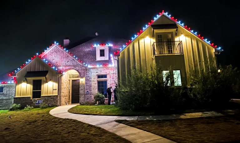 Christmas-light-hanging-professionals