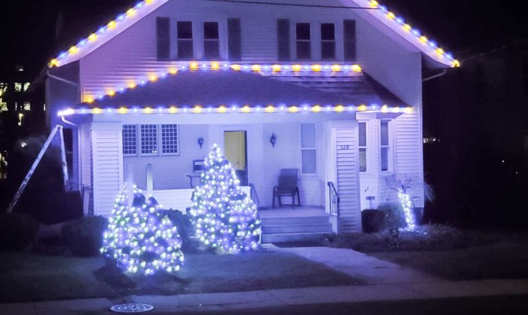 Holiday-light-decorators