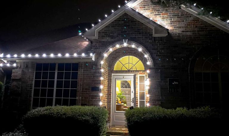 Professional-Christmas-lights-installer